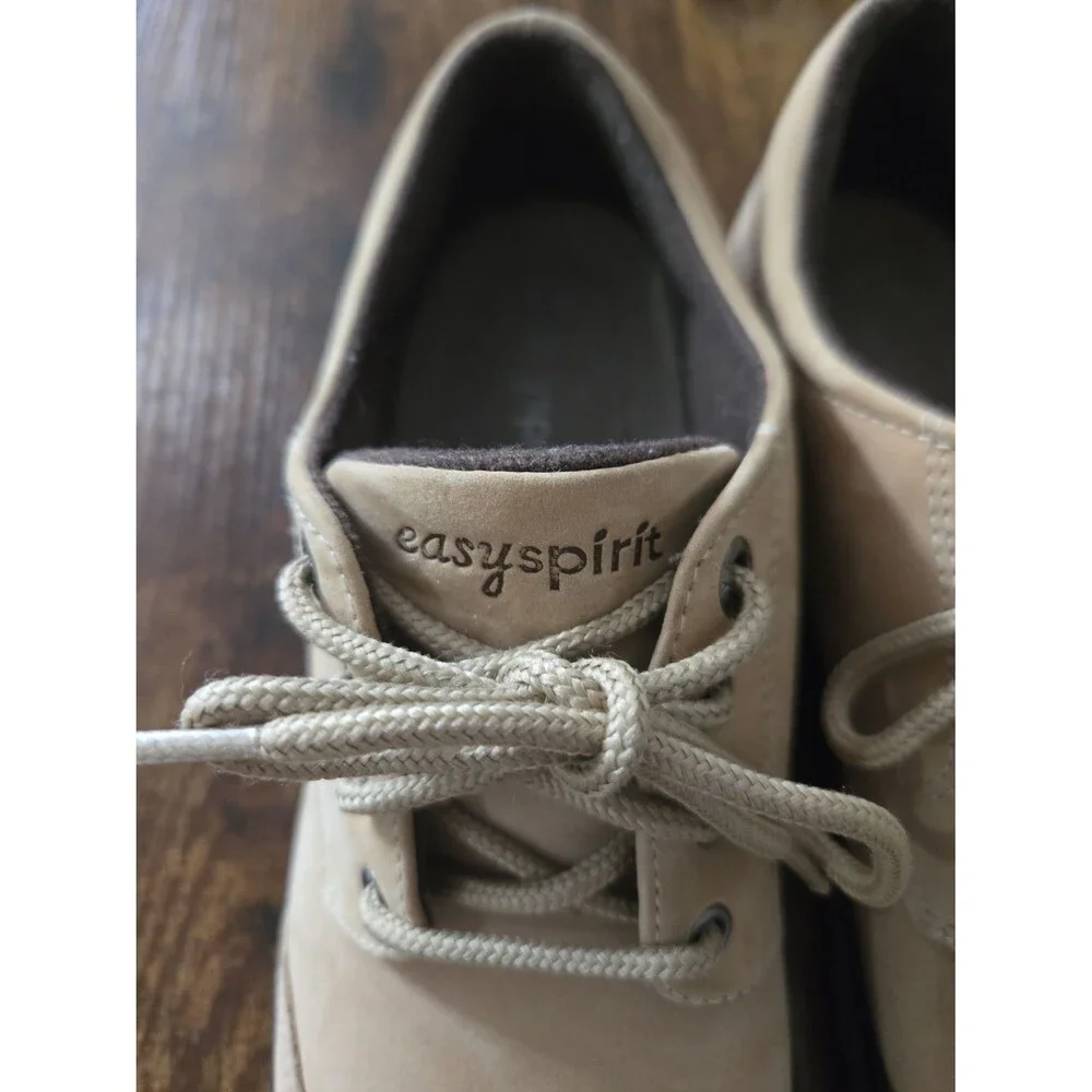 Women's Easy Spirit low top Size 8 Tan Suede lace up Sneakers